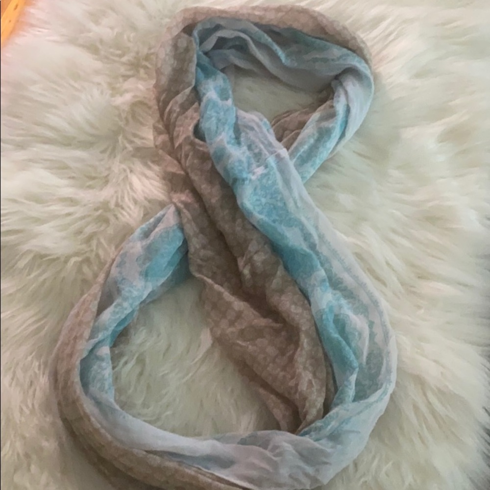 Women’s infinity scarf